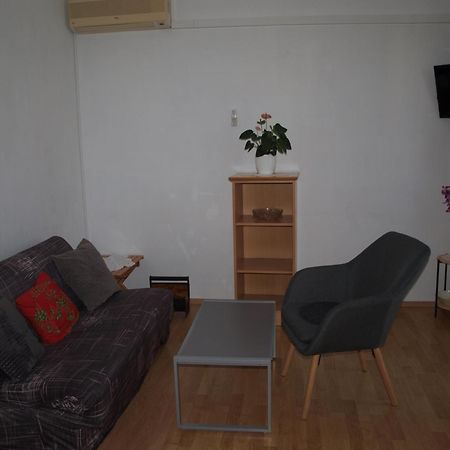 Rooms With A Parking Space Krk - 13553 Vrh  Extérieur photo