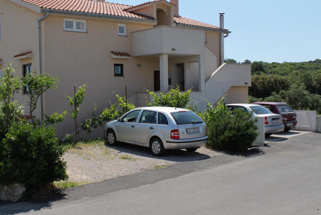 Rooms With A Parking Space Krk - 13553 Vrh  Extérieur photo