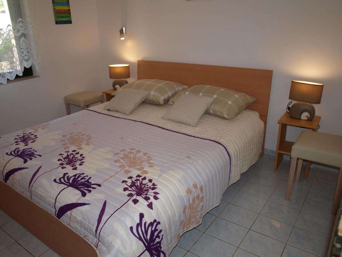 Rooms With A Parking Space Krk - 13553 Vrh  Extérieur photo